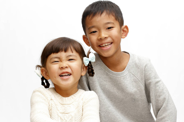 Japonês irmão e irmã (9 anos de idade menino e 4 anos de idade menina
) - Foto, Imagem