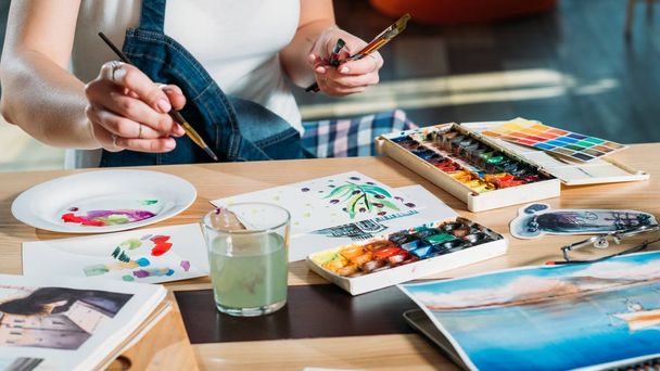 studio workplace woman painting hobby palette - Фото, зображення
