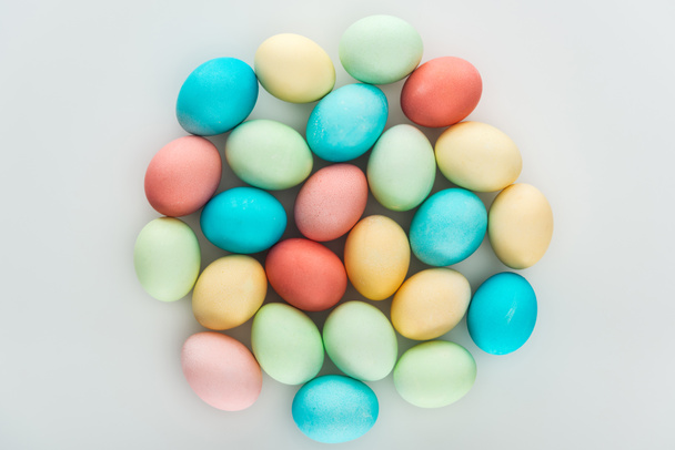 felülnézete a szürke színes festett húsvéti tojás - Fotó, kép