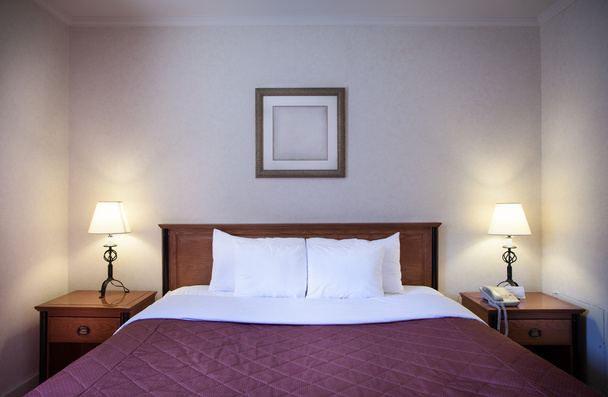 Interno di una confortevole camera d'albergo
 - Foto, immagini