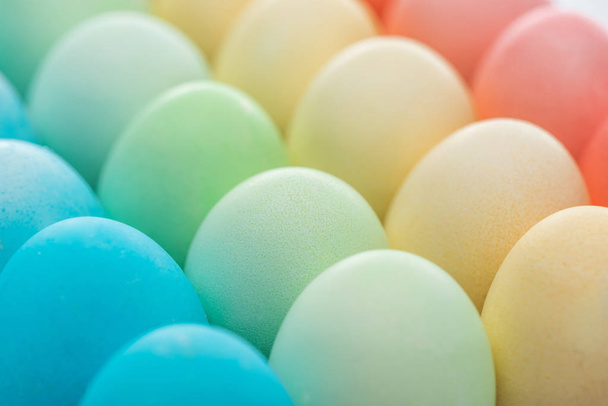 perto de ovos de Páscoa pintados de pastel
   - Foto, Imagem