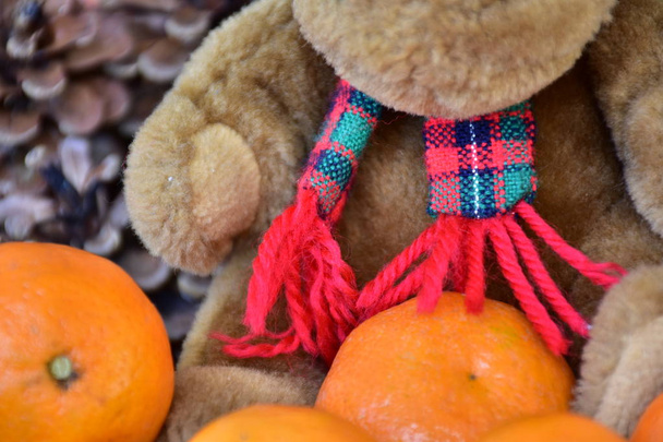 Koniler ve mandarin geyik oyuncak ile kompozisyon  - Fotoğraf, Görsel
