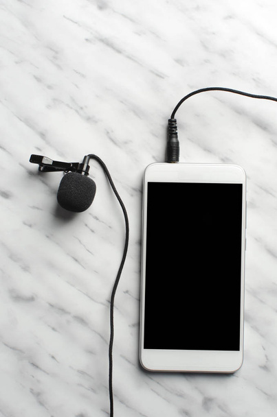 Kravat-küçük mikrofon bağlamak için akıllı telefon  - Fotoğraf, Görsel