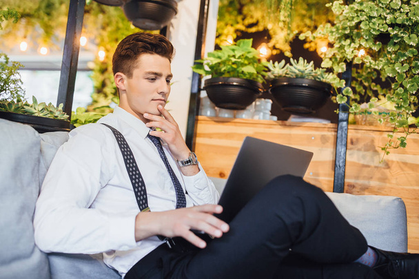 Young businessman using laptop in modern office - Φωτογραφία, εικόνα