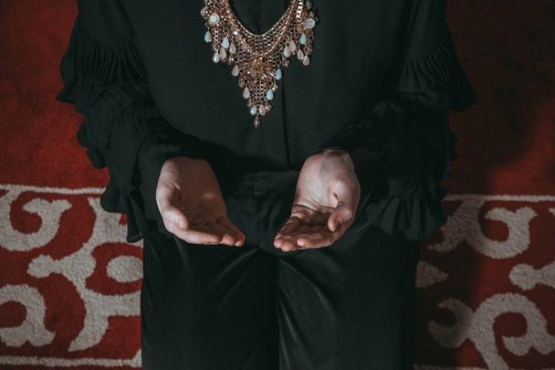 Muslim girl pray in mosque  - Valokuva, kuva