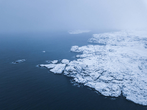 Pobřeží Barentsova moře. Kolského poloostrova. Severní ledový oceán zimní krajina - Fotografie, Obrázek