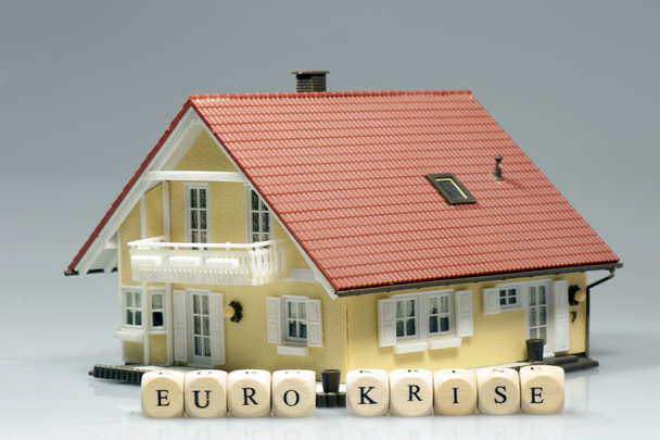 huis met woord euro crisis - Foto, afbeelding