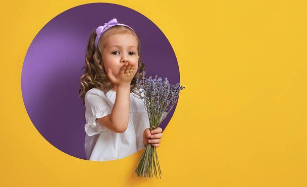 girl with a bouquet of lavender - Фото, зображення