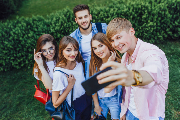 group of students making selfie, selective focus - Foto, afbeelding