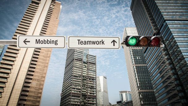 Οδός σημάδι Mobbing vs ομαδική εργασία - Φωτογραφία, εικόνα