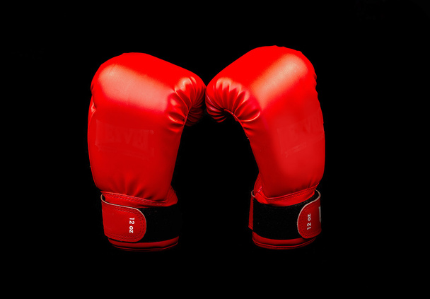червоні Рукавички боксерські
 - Фото, зображення