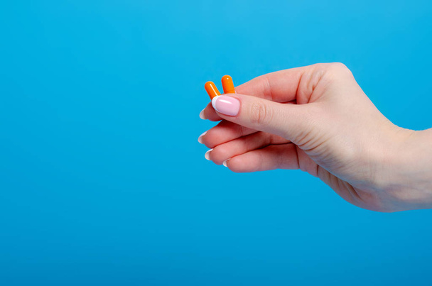 Orange pills capsule in hand pharmasy medecine - Fotó, kép