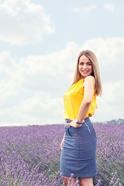 cheerful young woman on lavender field - Foto, Imagen