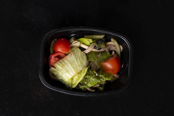fresh vegetable salad  in food box, close up - Foto, Imagem