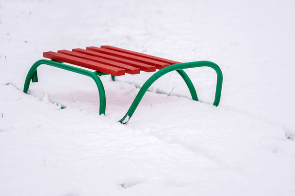 child's sled, stand on the white snow - Zdjęcie, obraz