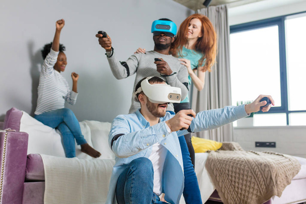 International students enjoying together with glasses of virtual reality - Фото, зображення