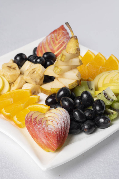 сырые свежие фрукты, правильное питание и сбалансированное питание
 - Фото, изображение