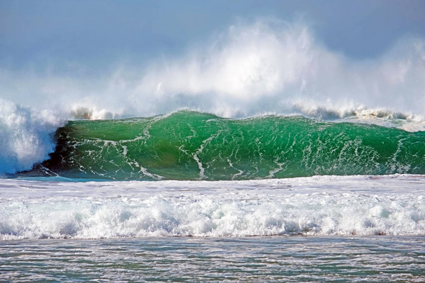 wilder Atlantik mit hohen Wellen - Foto, Bild