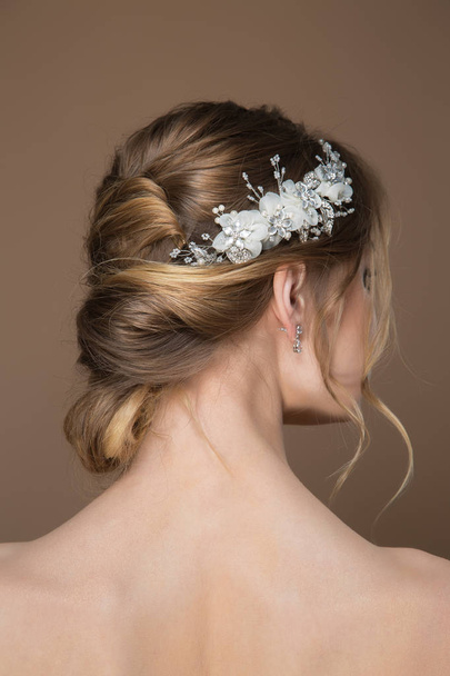 Hairstyle for the wedding. Back view. Modern wedding hairstyle - Fotoğraf, Görsel