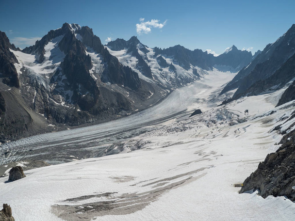 Alppien maisema vuoret ja Argentiere jäätikkö
 - Valokuva, kuva