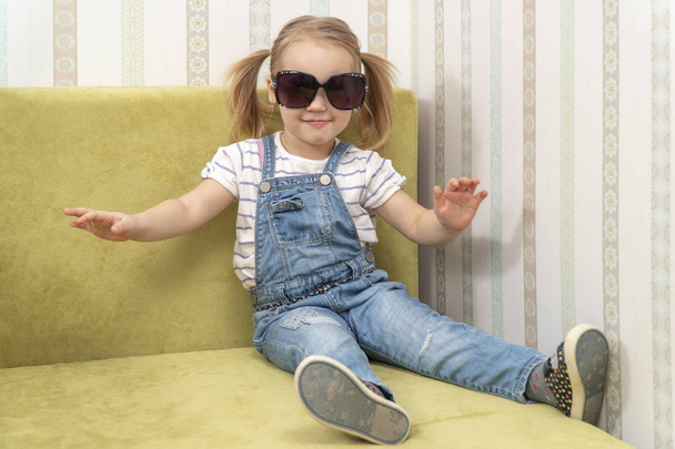 little fashionista in sunglasses - Foto, imagen