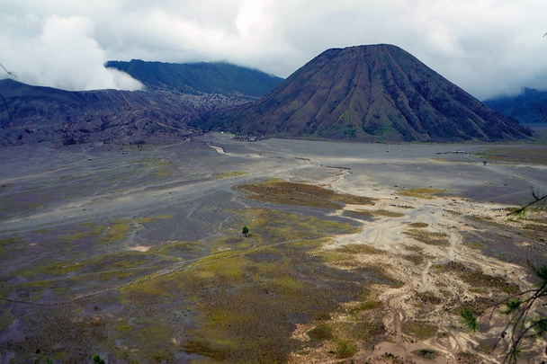 Maravilloso paisaje con el volcán Bromo en la isla de Java, Indonesia
 - Foto, Imagen