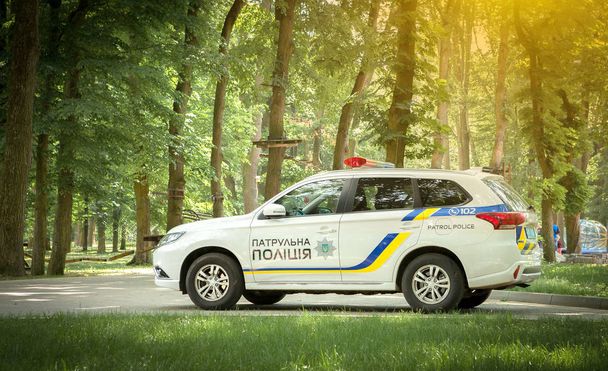 Kyiv, UKRAINE- February 27, 2019: Police car on the park at summer day - Foto, immagini