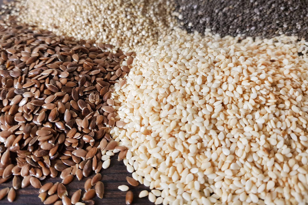 Sağlıklı Superfood: Keten Tohumu, Chia Tohumu ve Quinoa Tohumlar Close-up - Fotoğraf, Görsel