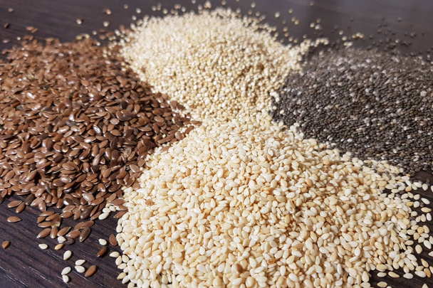 Egészséges Superfood: lenmag, Chia magok és a quinoa magok Close-Up - Fotó, kép