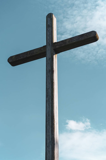 Croce di legno grande per argomenti come la religione cattolica, il cristianesimo ecc
. - Foto, immagini