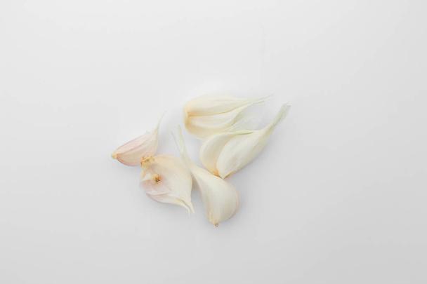garlic on white background. Top View garlic from garden. - Photo, image