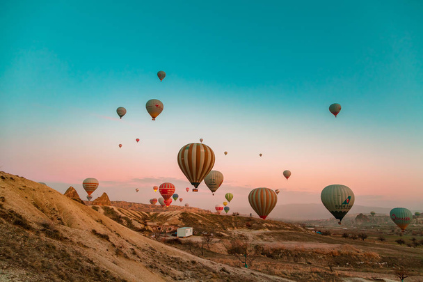 Hot air balloons in the sky over Cappadocia. - Foto, imagen