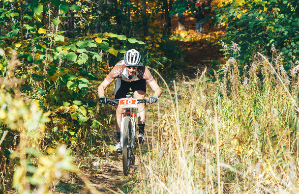 October 14, 2018 - Minsk, Belarus: 2018 Olympic Cross Country Cup XCO in Medvezhino, man cycling along forest trail - Fotó, kép