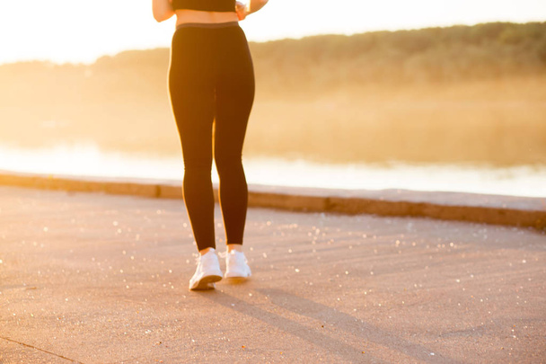 young fitness woman runner legs running on seaside mountain trail - Foto, Imagem