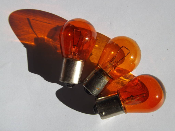 Lâmpadas de filamento automotivo laranja
 - Foto, Imagem