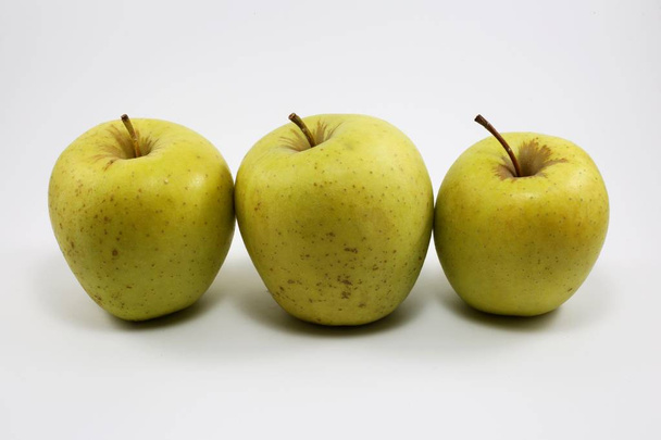 mele isolate su sfondo bianco - Foto, immagini