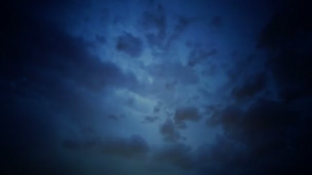 Bliksem en wolken in de nacht - Video