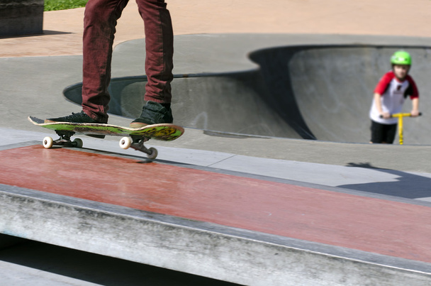 Skate - Recreação e Desporto
 - Foto, Imagem