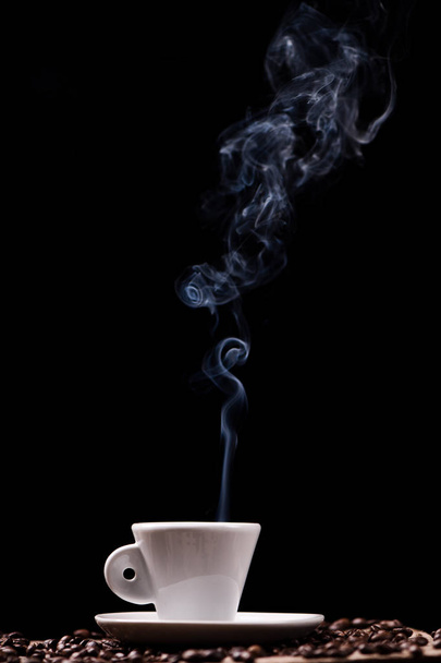 Detailní záběr černý horký šálek a kouř - Fotografie, Obrázek