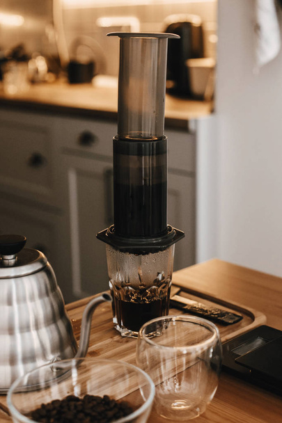 Aeropress and glass cup, scales, manual grinder, coffee beans, k - Foto, immagini