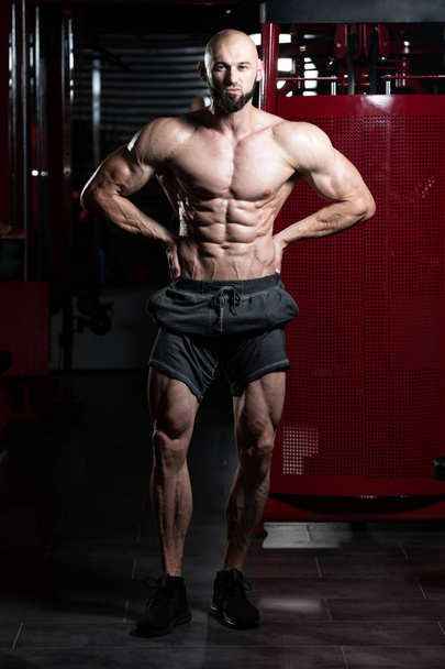 Portrait Of A Fitness Muscular Man - Foto, Imagem
