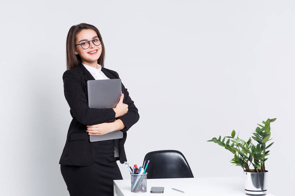 Brunette businesswoman smiling isolated on white background - Φωτογραφία, εικόνα