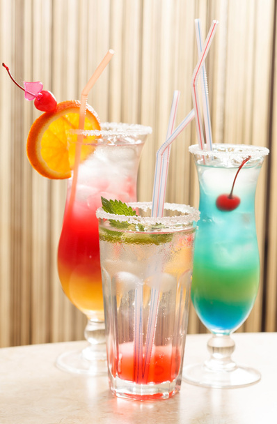 Cocktails in the bar - Fotoğraf, Görsel