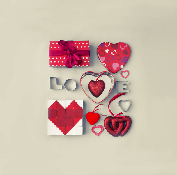 Valentines day arrangement with LOVE letters and festive presents and card - Foto, afbeelding