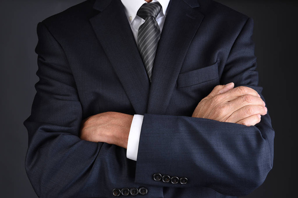Closeup of a man in a gray business suit with his arms crossed - Foto, Imagen