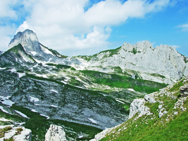 山地 Alpstein - ザンクト ・ ガレン州、アッペンツェル Innerrhoden、スイスの高山のピーク ・ アルトマン - 写真・画像