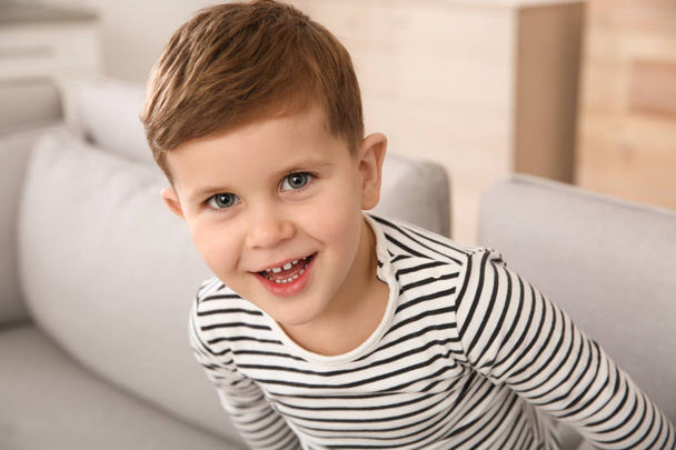 Portrait of little boy laughing at home - Foto, Bild