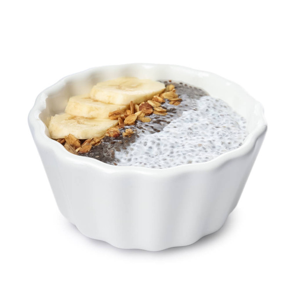 Bol de savoureux pudding aux graines de chia avec granola et banane sur fond blanc
 - Photo, image
