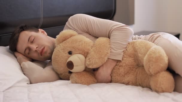 Guy is sleeping with teddy bear - Video, Çekim