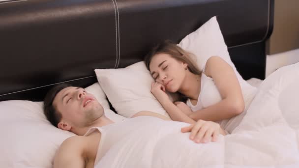 Guy snores and annoys his girlfriend - Footage, Video